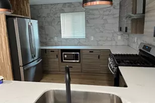 900 NE 105th, Seattle, WA 98125 - Photo 6