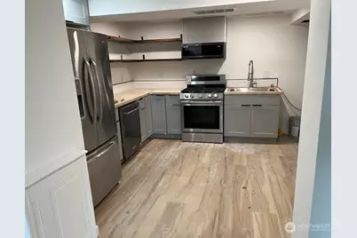 900 NE 105th, Seattle, WA 98125 - Photo 10