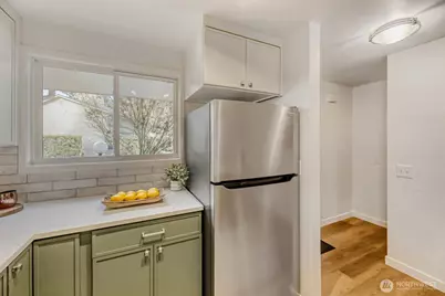 22906 Edmonds Way #10, Edmonds, WA 98020 - Photo 4