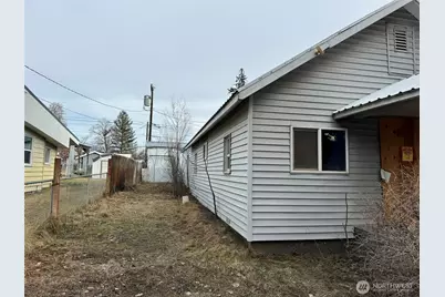 110 Elm Street N, Omak, WA 98841 - Photo 8
