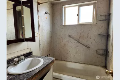 110 Elm Street N, Omak, WA 98841 - Photo 6