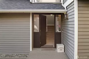 24230 SE 44th St, Sammamish, WA 98029 - Photo 4