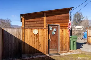 330 Edmonds St, Omak, WA 98841 - Photo 10