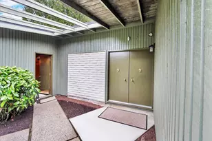 106 165th Ave SE, Bellevue, WA 98008 - Photo 2