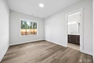 24914 SE 17th St, Sammamish, WA 98075 - Photo 18