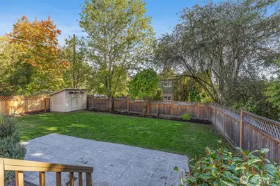 8254 Bagley Avenue N, Seattle, WA 98103 - Photo 4