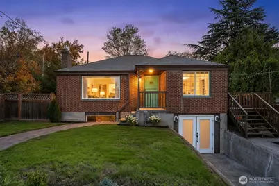 8254 Bagley Avenue N, Seattle, WA 98103 - Photo 2