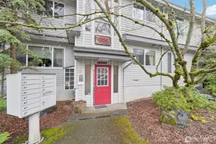 12567 35th Ave NE, Seattle, WA 98125 - Photo 2