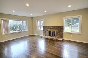 9827 8th Ave NE, Seattle, WA 98115 - Photo 4