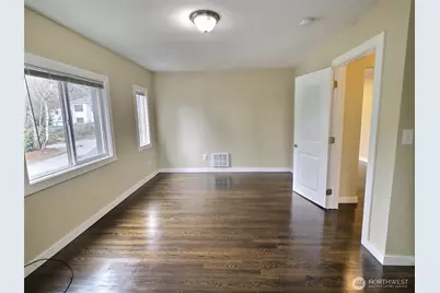 9827 8th Avenue NE, Seattle, WA 98115 - Photo 10