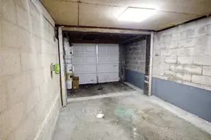 9827 8th Ave NE, Seattle, WA 98115 - Photo 32