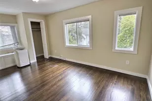 9827 8th Ave NE, Seattle, WA 98115 - Photo 8