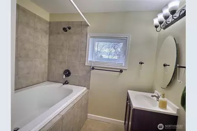 9827 8th Avenue NE, Seattle, WA 98115 - Photo 6