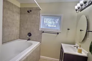 9827 8th Ave NE, Seattle, WA 98115 - Photo 6