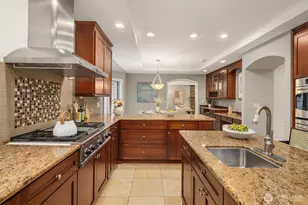 9810 SE 35th Pl, Mercer Island, WA 98040 - Photo 10