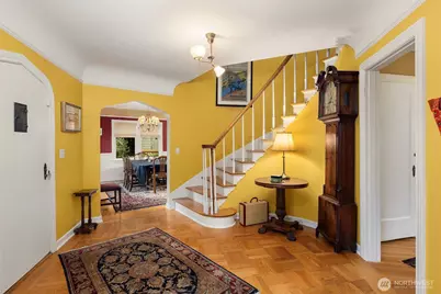 3333 43rd Avenue NE, Seattle, WA 98105 - Photo 2