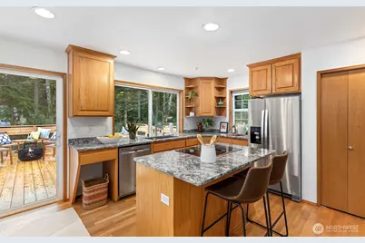 15375 Sunrise Drive NE, Bainbridge Island, WA 98110 - Photo 12