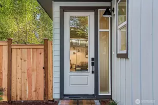 13748 Stone Ave N, Seattle, WA 98133 - Photo 2