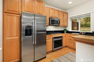 10007 NE 37th Ct, Kirkland, WA 98033 - Photo 8