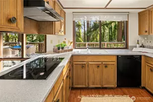 9027 SE 50th St, Mercer Island, WA 98040 - Photo 10