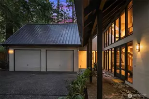 9027 SE 50th St, Mercer Island, WA 98040 - Photo 2