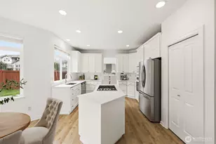 2005 NE 35th Pl, Renton, WA 98056 - Photo 8