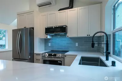 9361 Forest Court SW, Seattle, WA 98136 - Photo 14