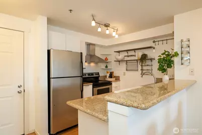 8745 Greenwood Avenue N #314, Seattle, WA 98103 - Photo 10