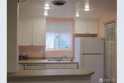 451 S 328th Street #E20, Federal Way, WA 98003 - Photo 4