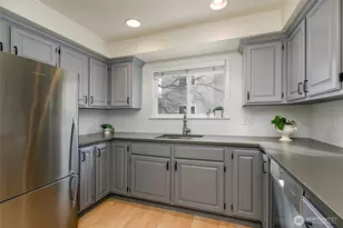 730 N 95th St, Seattle, WA 98103 - Photo 6