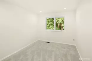 24106 NE 6th Pl, Sammamish, WA 98074 - Photo 18