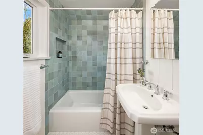2827 40th Avenue W, Seattle, WA 98199 - Photo 24