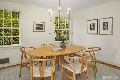 2827 40th Avenue W, Seattle, WA 98199 - Photo 8