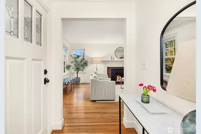 2827 40th Avenue W, Seattle, WA 98199 - Photo 4