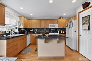 7214 35th St NE, Marysville, WA 98270 - Photo 10