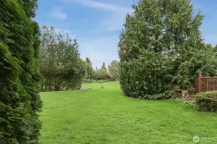 23812 Lake Dr E, Bothell, WA 98021 - Photo 38