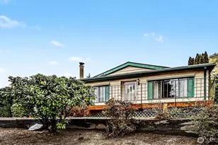 23812 Lake Dr E, Bothell, WA 98021 - Photo 2