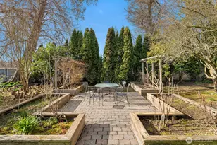 3925 NE Surber Dr, Seattle, WA 98105 - Photo 32