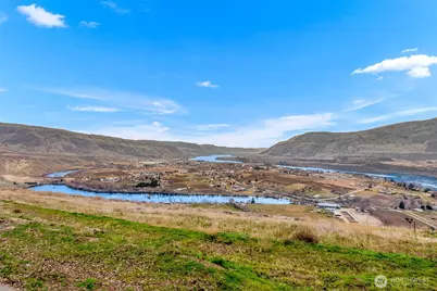 1220 S Webb Place, East Wenatchee, WA 98802 - Photo 2