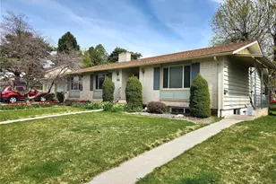 114 NE Cedar Ave, College Place, WA 99324 - Photo 2