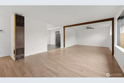 833 E Marine View Drive, Everett, WA 98201 - Photo 8