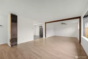 833 E Marine View Dr, Everett, WA 98201 - Photo 8