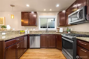 932 N 96th St, Seattle, WA 98103 - Photo 8