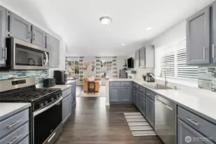 13701 SE 275th Pl, Kent, WA 98042 - Photo 10