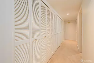 6536 Park Point Lane NE, Seattle, WA 98115 - Photo 14