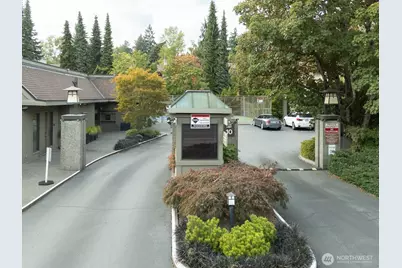 6536 Park Point Lane NE, Seattle, WA 98115 - Photo 32