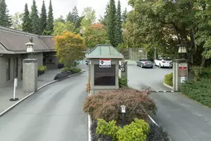 6536 Park Point Ln NE, Seattle, WA 98115 - Photo 32