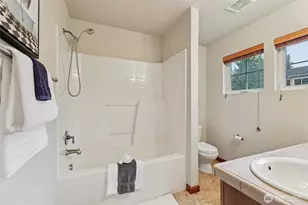8827 NE 148th Pl, Kenmore, WA 98028 - Photo 14