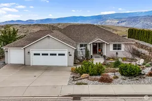 2302 Canyon Hills Dr, East Wenatchee, WA 98802 - Photo 2