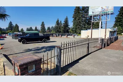 16822 Pacific Avenue S, Spanaway, WA 98387 - Photo 2